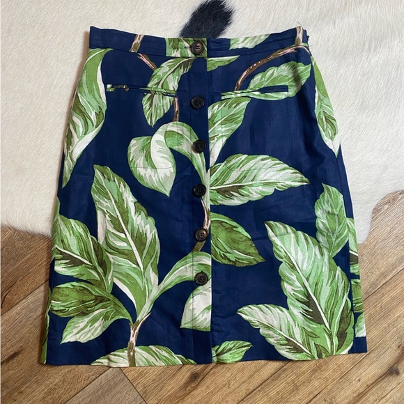 Ann Taylor Women's Skirt in a blue and green floral tropical print - Picture 1 of 8